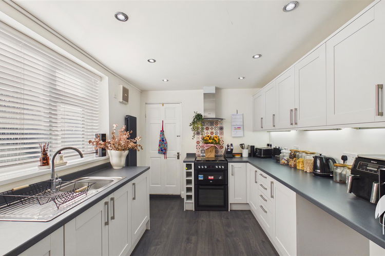 Kitchen - Picture 9 of 28