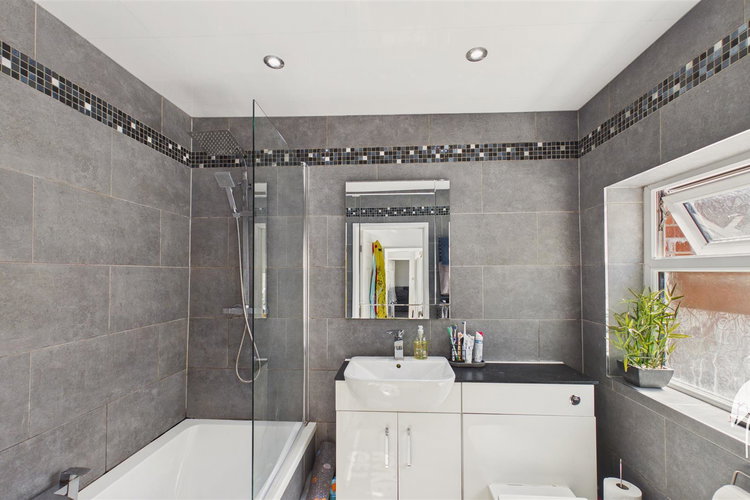 Bathroom - Picture 13 of 23