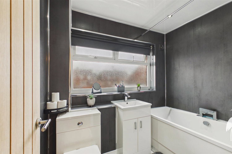 Bathroom - Picture 19 of 23
