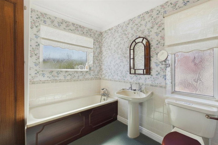 Bathroom - Picture 15 of 20