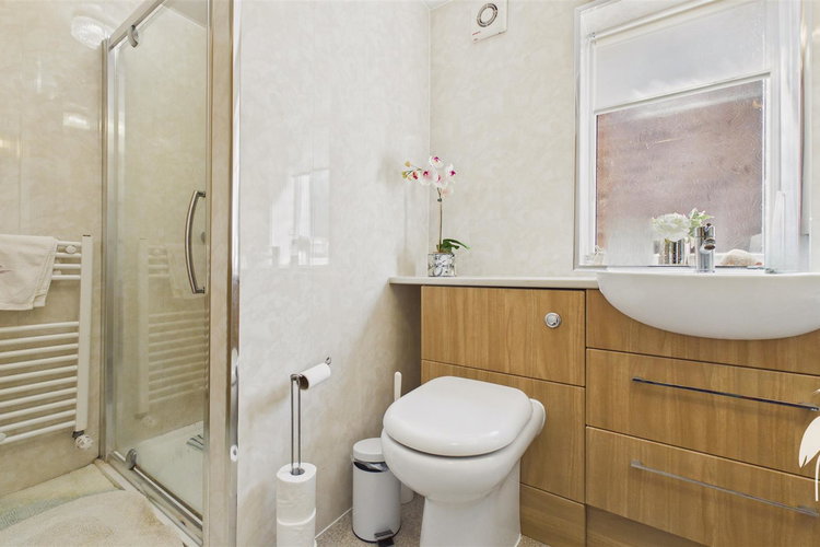Shower Room - Picture 10 of 20