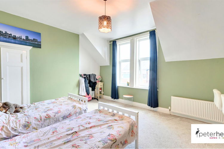 Bedroom 1 - Picture 12 of 21