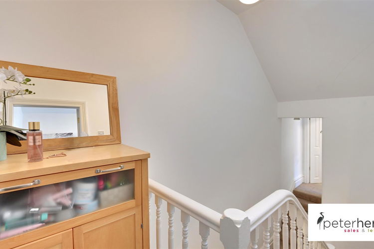 First Floor Landing - Picture 17 of 20
