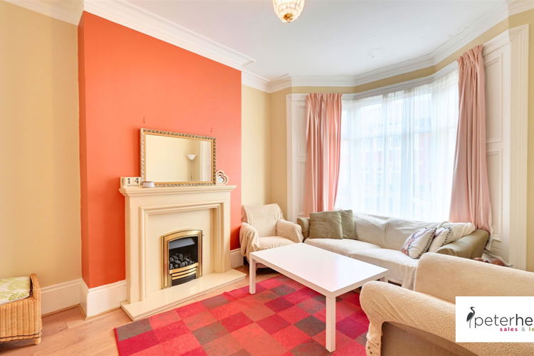 Lounge - Picture 3 of 21