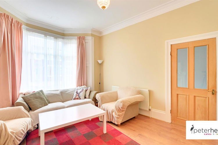 Lounge - Picture 4 of 21