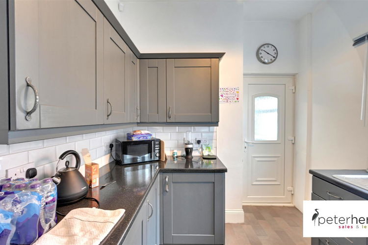 Kitchen - Picture 7 of 20