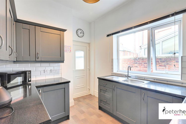 Kitchen - Picture 7 of 21