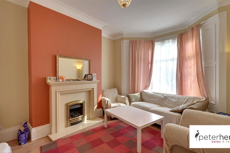 Lounge - Picture 2 of 20