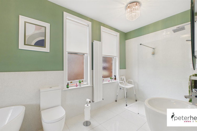 Bathroom - Picture 32 of 35