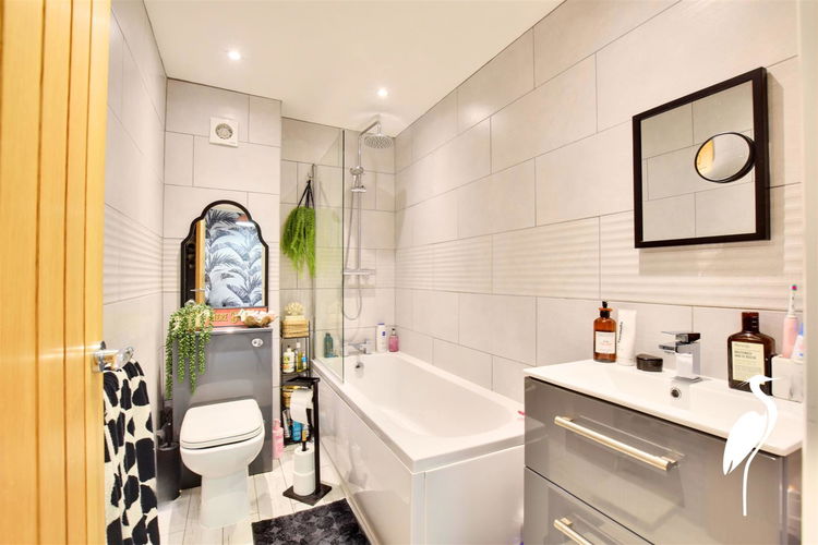 Bathroom - Picture 16 of 26