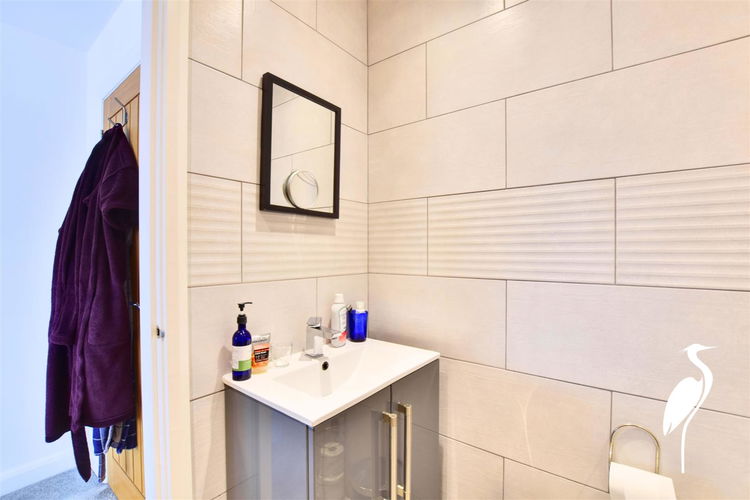 En-Suite - Picture 21 of 26