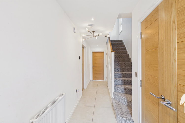 Entrance Hall - Picture 14 of 35