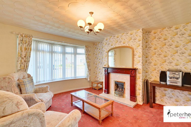 Lounge - Picture 2 of 22