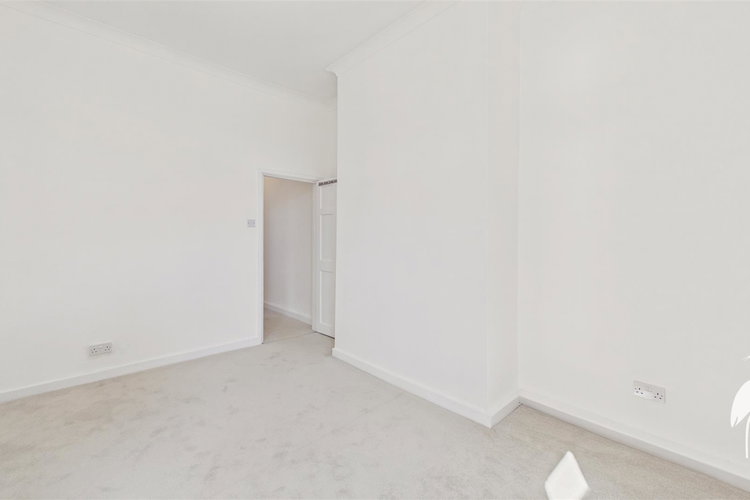 Lounge - Picture 3 of 14