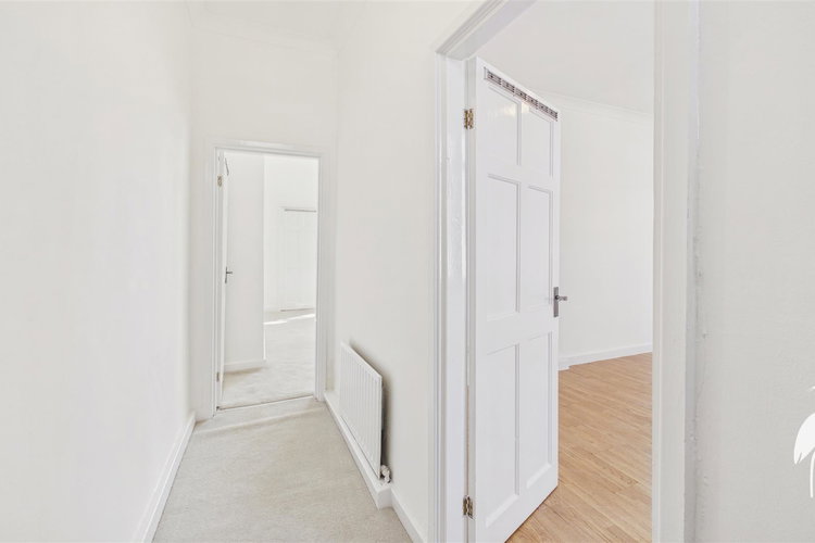 Hallway - Picture 10 of 14