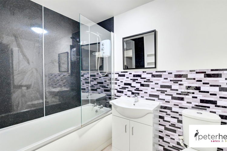 Bathroom - Picture 11 of 12