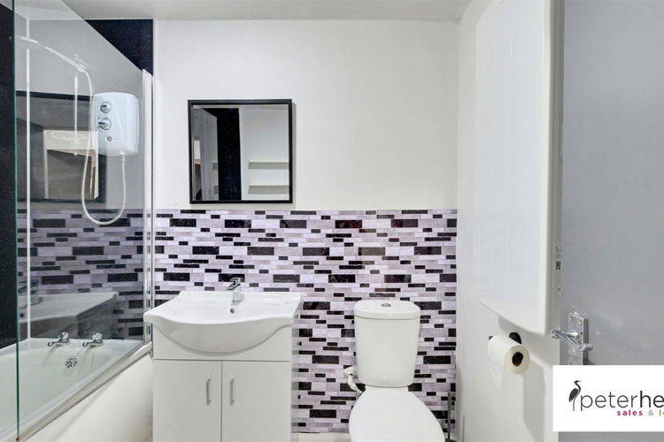 Bathroom - Picture 10 of 12