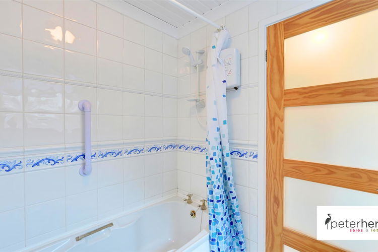 Bathroom - Picture 9 of 15