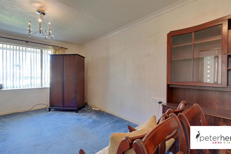 Lounge - Picture 2 of 14