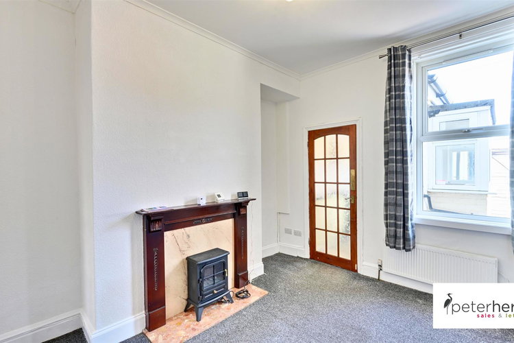 Lounge - Picture 3 of 15