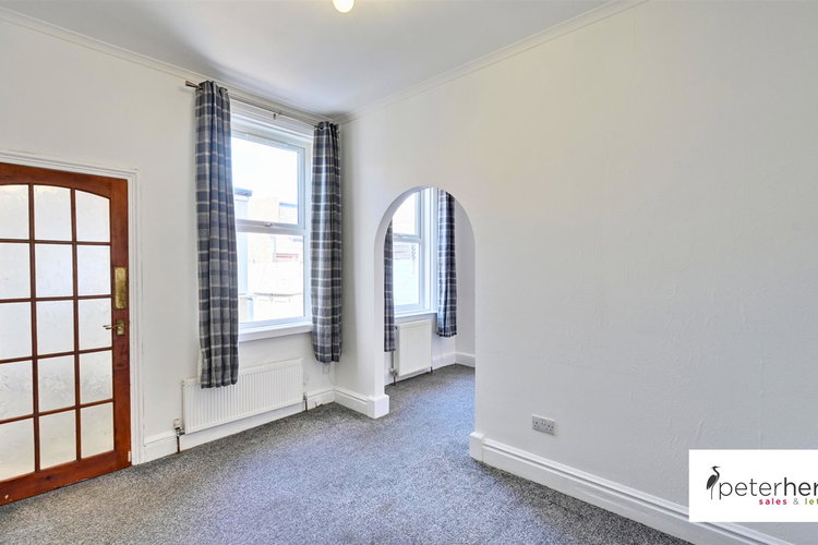 Lounge - Picture 4 of 15