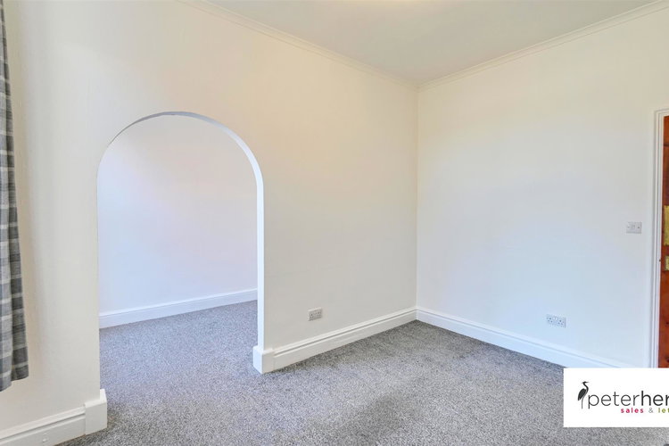 Lounge - Picture 5 of 15