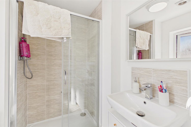 En Suite Shower Room - Picture 14 of 24