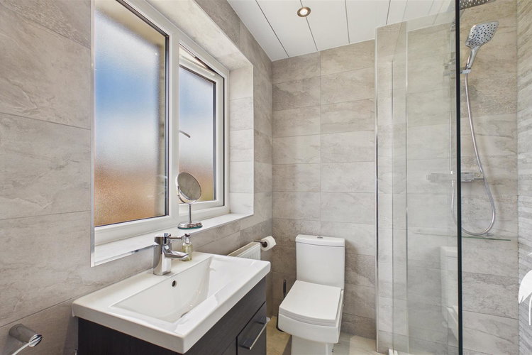 En Suite Shower Room - Picture 17 of 30