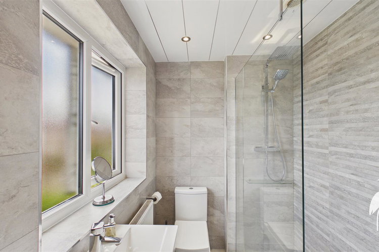 En Suite Shower Room - Picture 18 of 30
