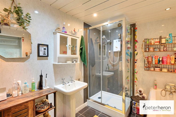 Bathroom - Picture 12 of 26