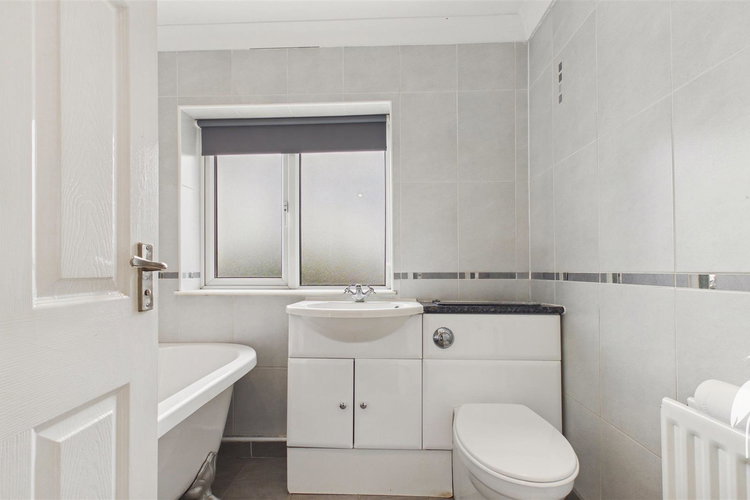 Bathroom - Picture 20 of 33