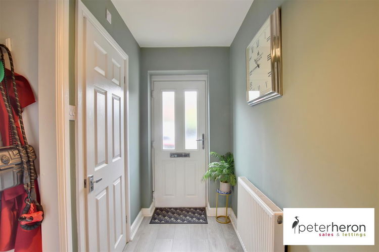 Entrance Hall - Picture 11 of 27