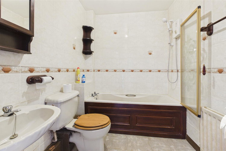 Bathroom - Picture 15 of 18