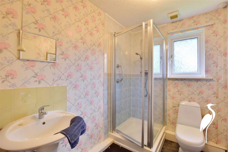 Shower Room - Picture 12 of 15