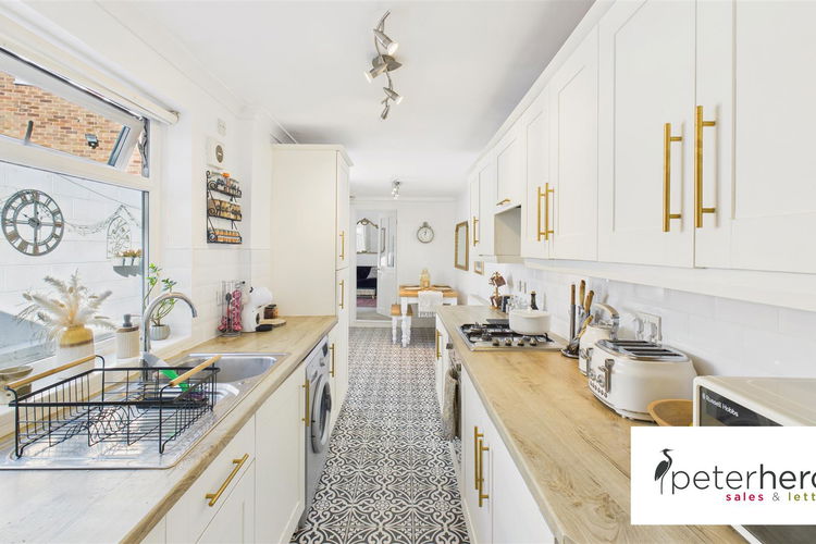 Kitchen - Picture 6 of 19
