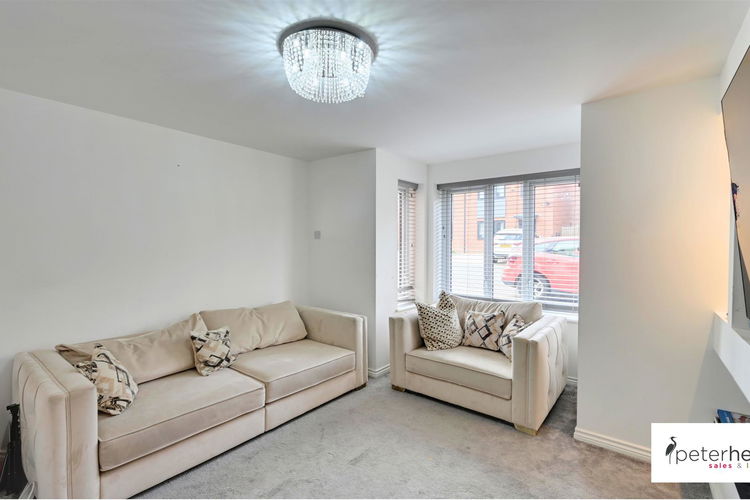 Lounge - Picture 4 of 20