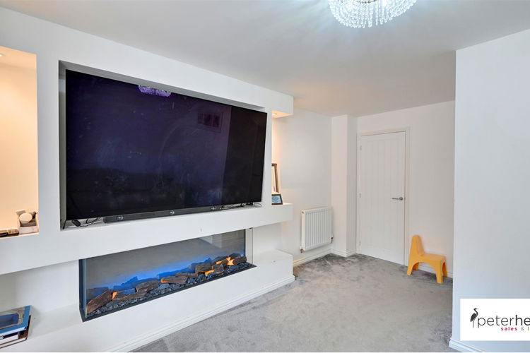 Lounge - Picture 3 of 20