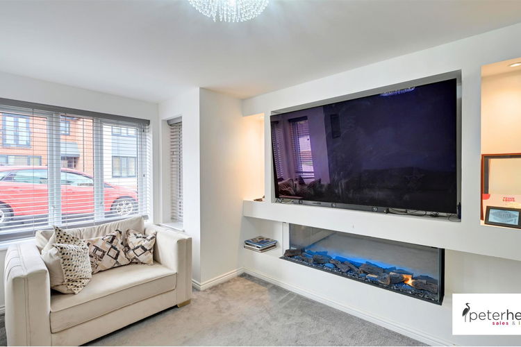 Lounge - Picture 2 of 20