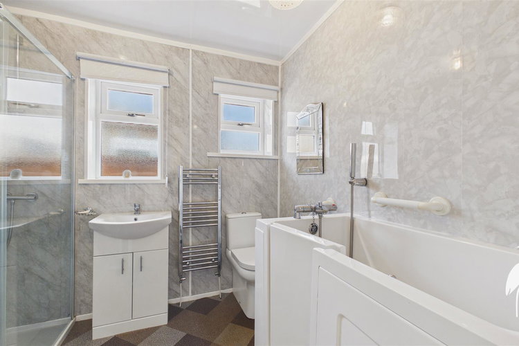Bathroom - Picture 11 of 18