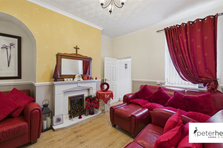 Lounge - Picture 2 of 14