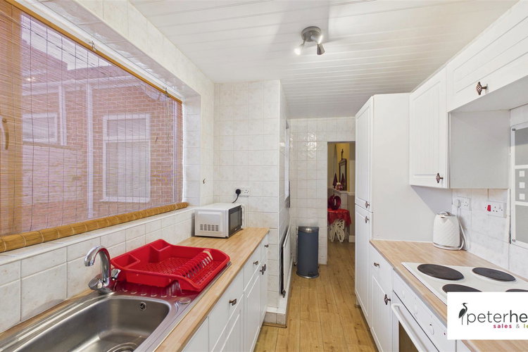 Kitchen - Picture 5 of 14