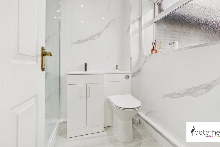 Shower Room - Picture 7 of 14