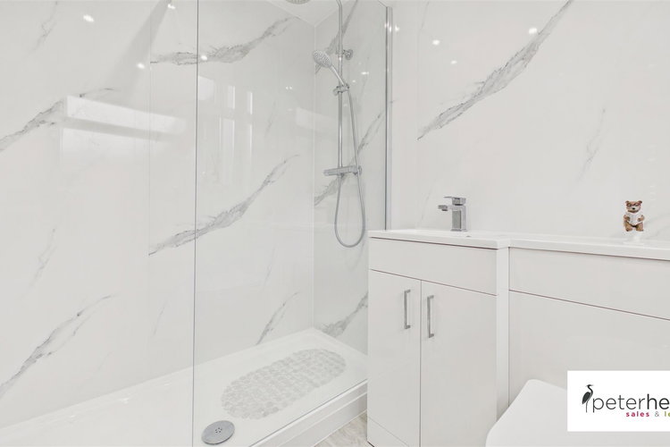 Shower Room - Picture 8 of 14