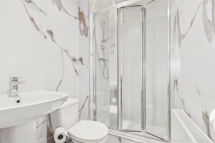 En-Suite - Picture 11 of 14