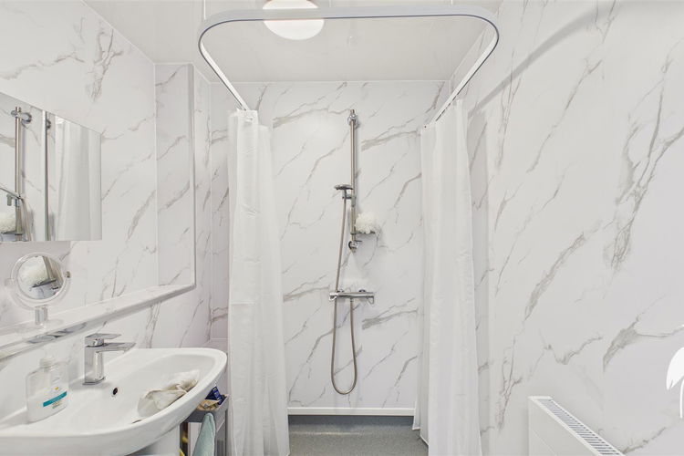 Wet Room - Picture 13 of 14