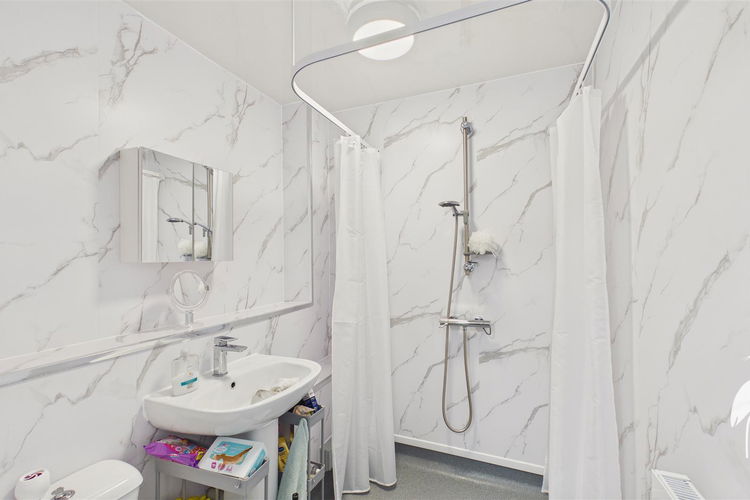 Wet Room - Picture 14 of 14