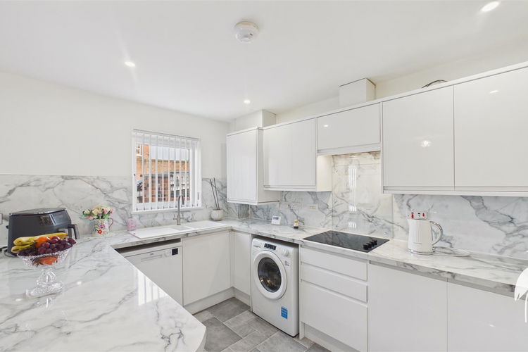 Kitchen - Picture 7 of 14