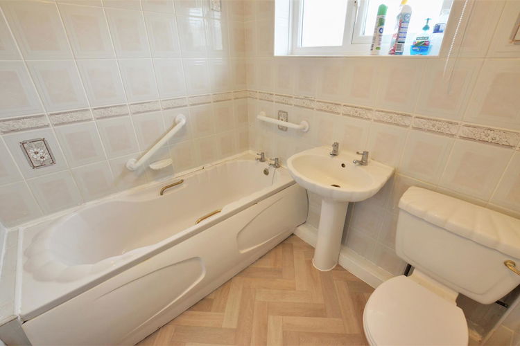Bathroom - Picture 7 of 9