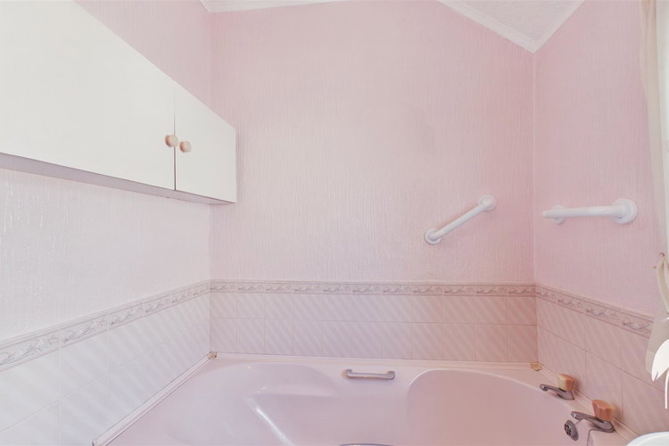 Bathroom - Picture 18 of 23