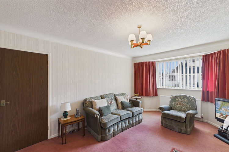 Lounge - Picture 3 of 23